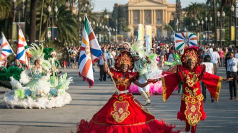 9世紀ブラジルの「サンパウロの太陽の祭典」: 先住民文化とポルトガル植民地主義の交錯